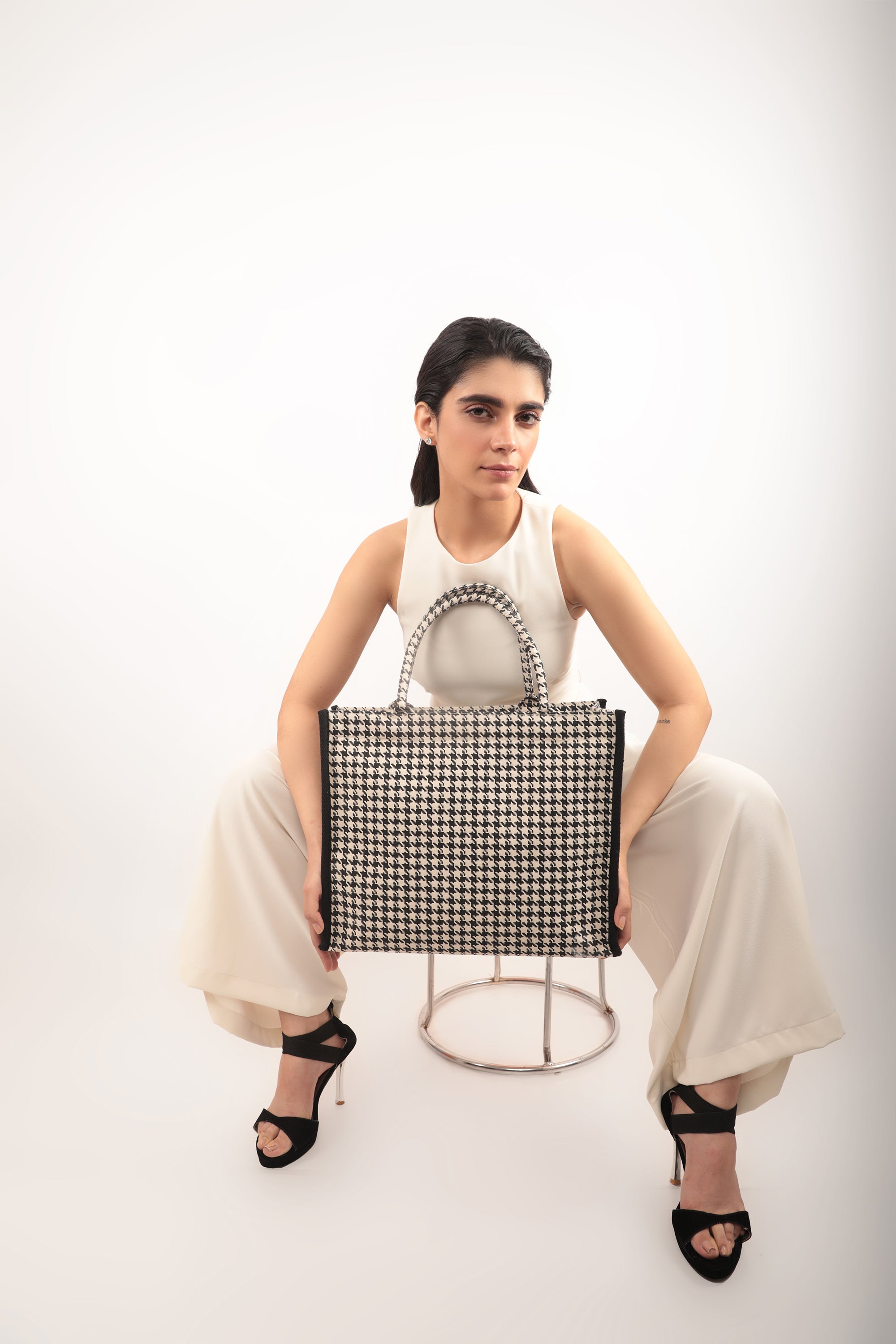 Madison Box Tote bag Black